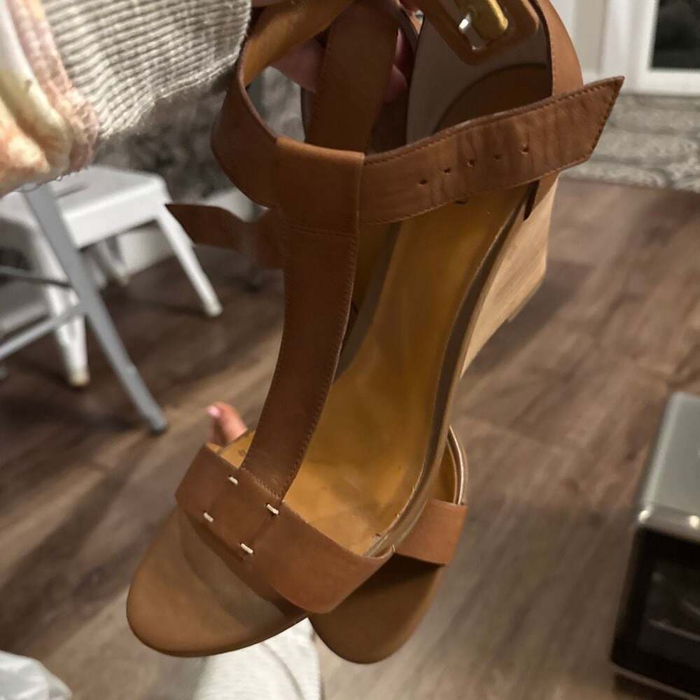 Caslon Tan Leather T-Strap Wedge Sandals - Picture 3 of 7